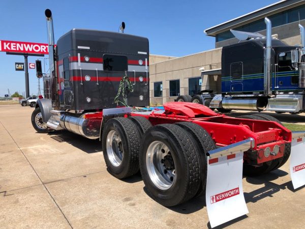 2016 Kenworth ICON W900 - Image 2
