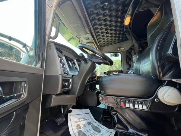 2016 Kenworth ICON W900 - Image 15