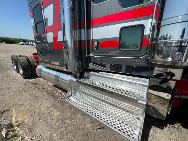 2016 Kenworth ICON W900 - Image 5