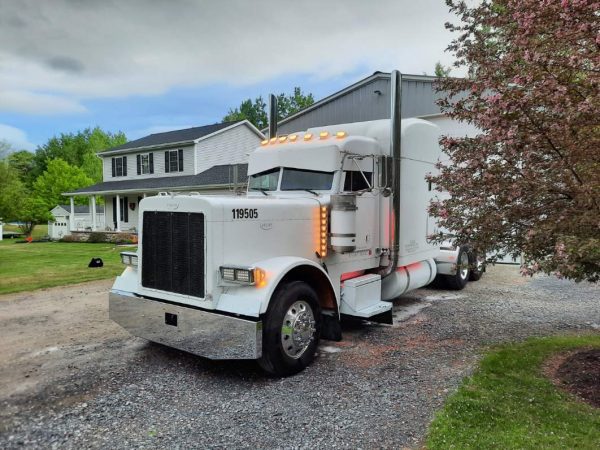 2002 Peterbilt 379 - Image 2