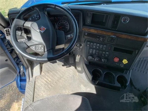 2018 INTERNATIONAL LT - Image 12