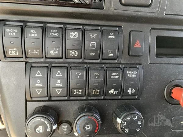 2018 INTERNATIONAL LT - Image 13