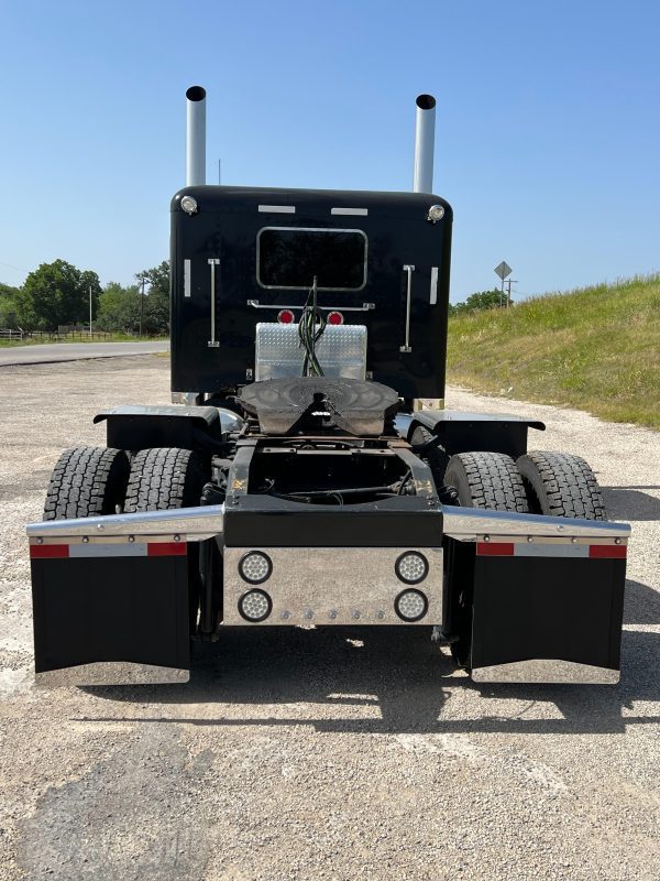 2011 Peterbilt 389 - Image 2