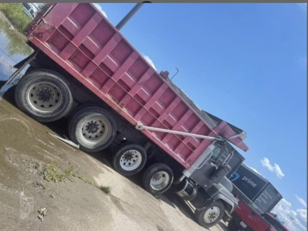 2003 Mack RD688S Dump Truck - Image 3