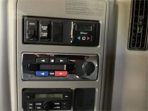 2018 INTERNATIONAL LT - Image 23