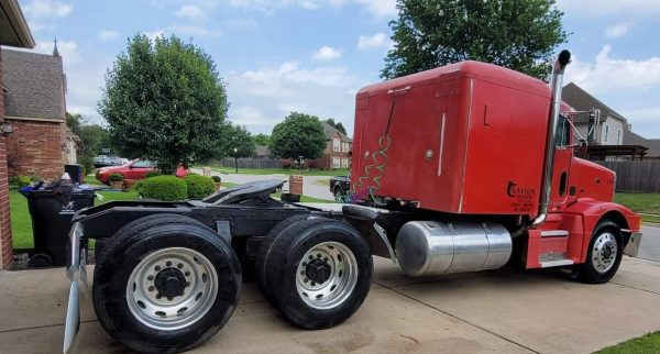 1988 Peterbilt 377 - Image 4