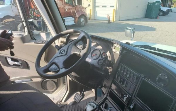 2017 International Prostar - Image 5