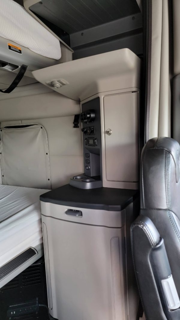 2020 Peterbilt 579 - Image 6
