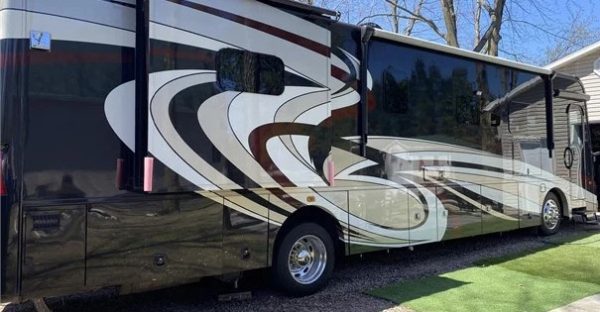 2015 Coachmen Sports Coach Cross Country 385DS - Image 2