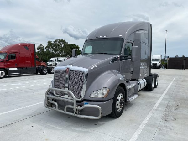2016 Kenworth T680 - Image 2