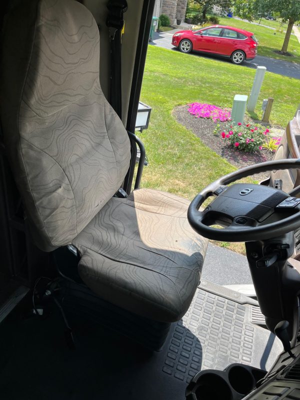 2016 VOLVO VNL64T780 Sleeper - Image 9