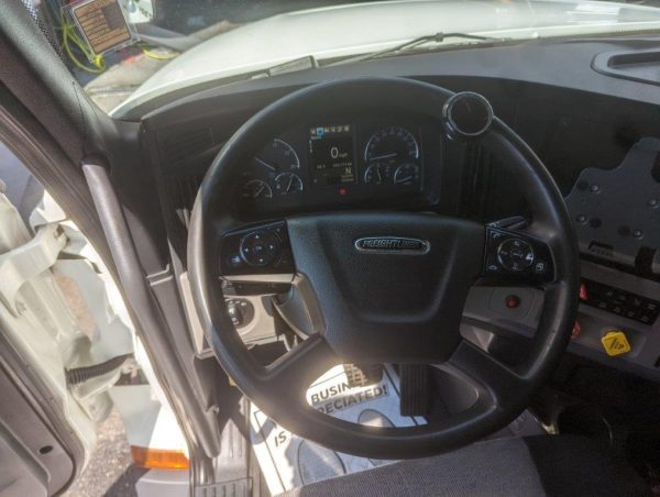 2018 Freightliner Cascadia - Image 20