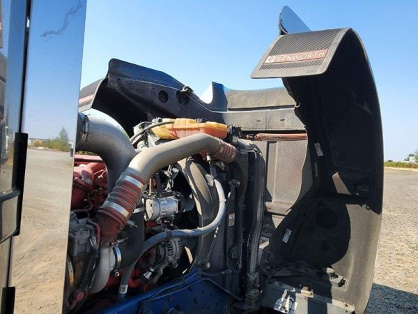 2018 Kenworth W900L - Image 11