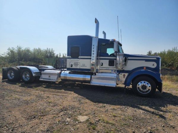 2018 Kenworth W900L - Image 7