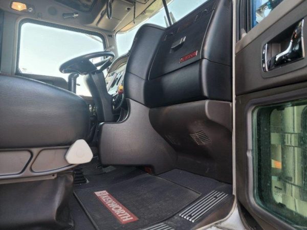 2018 Kenworth W900L - Image 17
