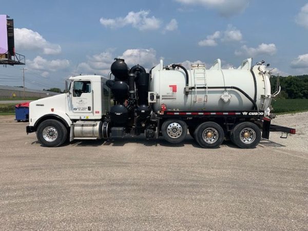 2015 KENWORTH T800 VAC TRUCK