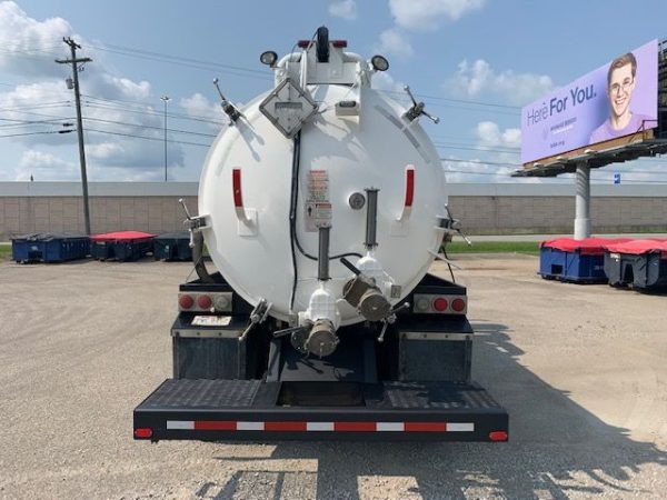 2015 KENWORTH T800 VAC TRUCK - Image 11