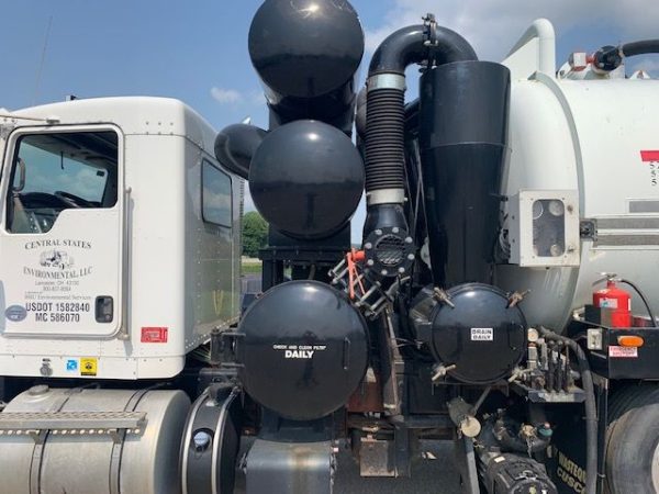 2015 KENWORTH T800 VAC TRUCK - Image 14