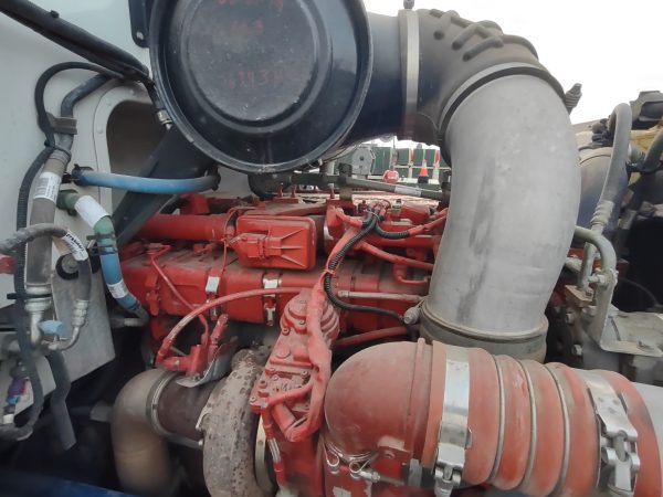 2012 Peterbilt 365 - Image 16