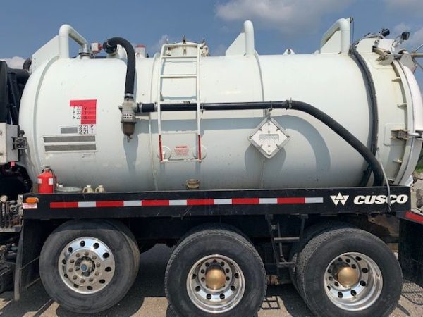 2015 KENWORTH T800 VAC TRUCK - Image 5