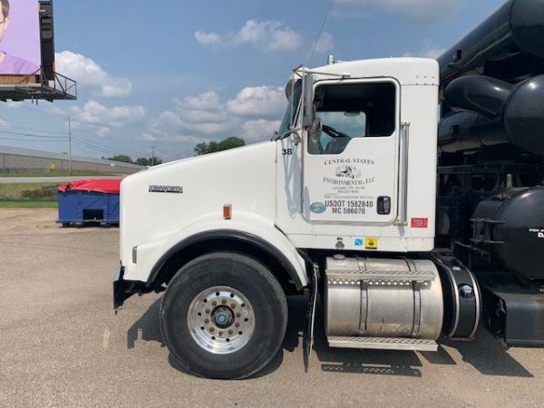 2015 KENWORTH T800 VAC TRUCK - Image 6