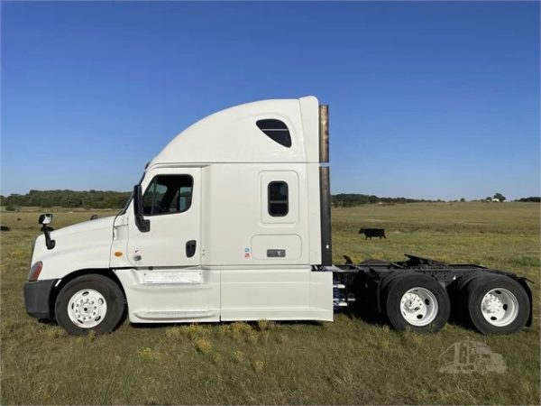 2014 Freightliner Cascadia 125 - Image 15