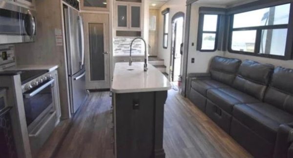 2022 Keystone RV CO Avalanche 378BH - Image 6