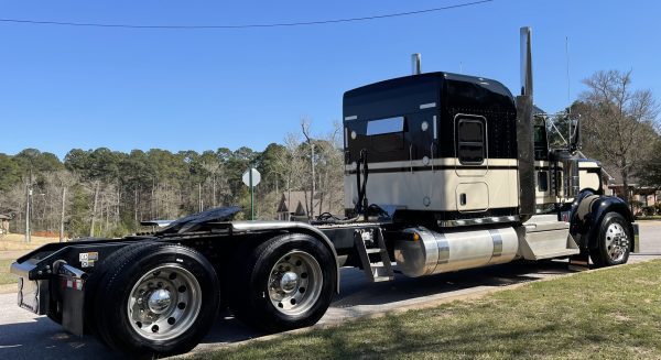 2020 Kenworth W900 - Image 2