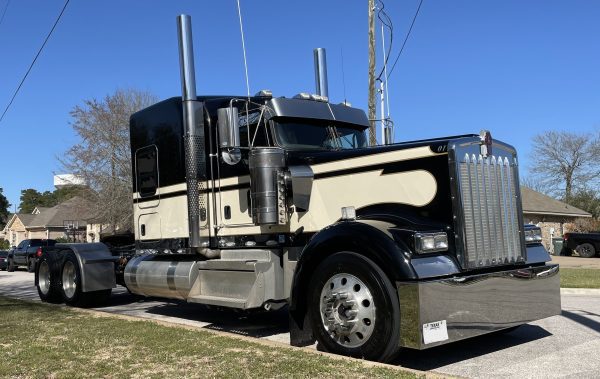 2020 Kenworth W900 - Image 3