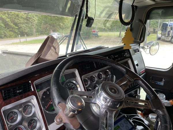 2020 Kenworth W900 - Image 4