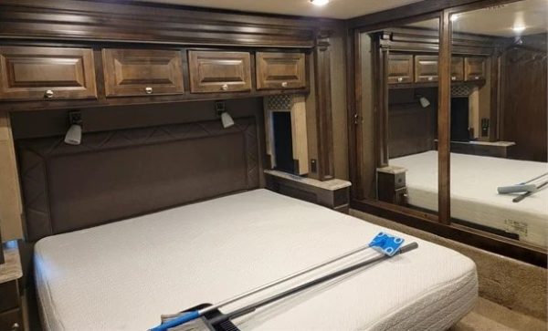 2017 TIFFIN ALLEGRO RED 33AA - Image 7