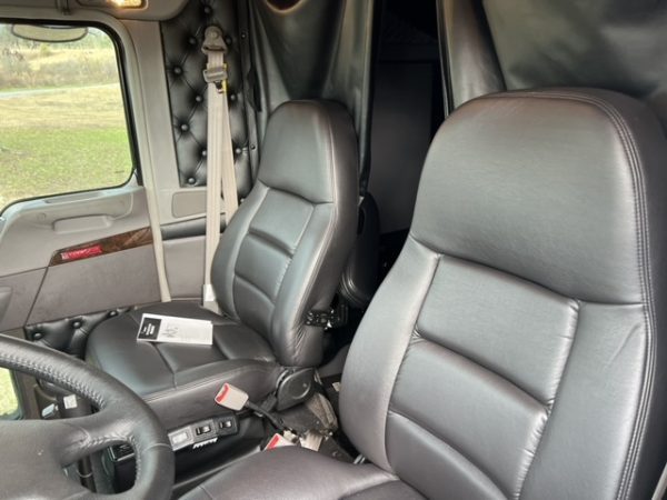 2023 KENWORTH W900 - Image 3