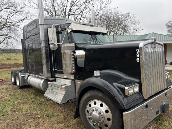 2023 KENWORTH W900 - Image 2