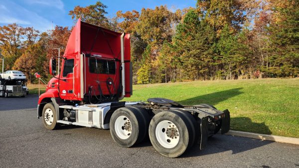 2016 Mack Pinnacle CXU613 - Image 8