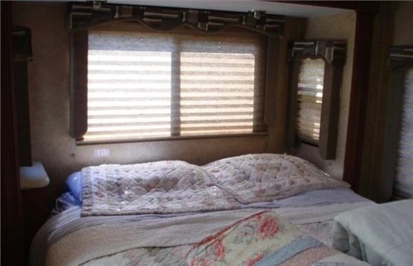2011 FOREST RIVER SUNSEEKER 3120DS - Image 16