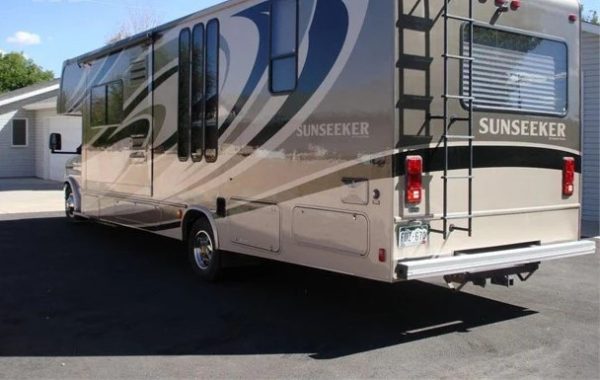 2011 FOREST RIVER SUNSEEKER 3120DS - Image 2