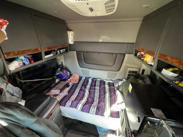 2019 International LT625 - Image 4