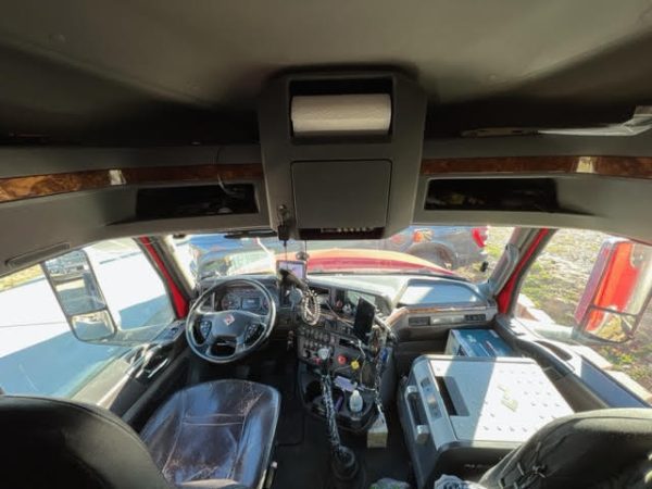 2019 International LT625 - Image 5