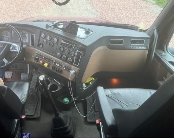 (3)  2019 Freightliners Cascadia 126’s - Image 7