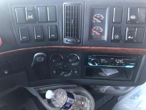 2012 Volvo VNL42670 - Image 8