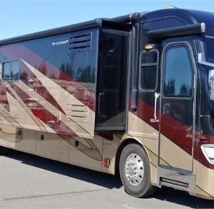 2009 FLEETWOOD REVOLUTION LE 42K