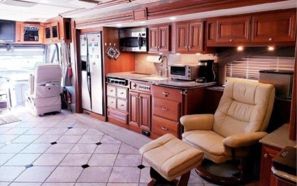 2009 FLEETWOOD REVOLUTION LE 42K - Image 6