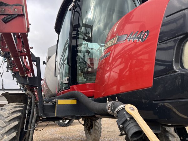 2016 Case IH 4440 sprayer - Image 9