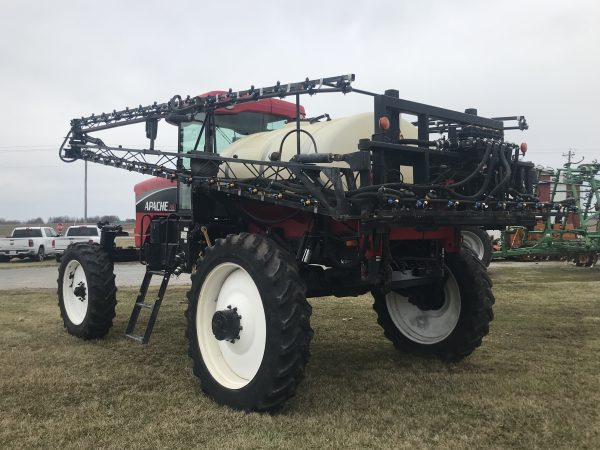 2006 Apache AS1010 Sprayer - Image 2