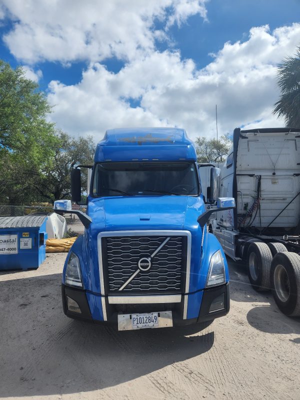 2019 Volvo VNL64T760 - Image 2