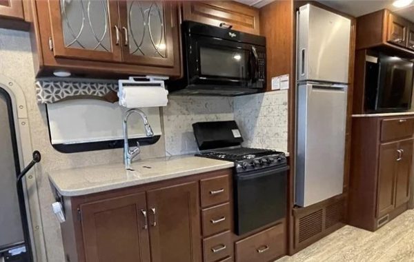 2016 THOR MOTOR COACH HURRICANE 35C - Image 18