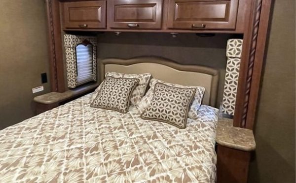 2016 THOR MOTOR COACH HURRICANE 35C - Image 19