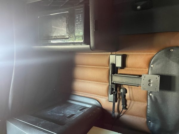 2018 Freightliner Cascadia 126 - Image 7