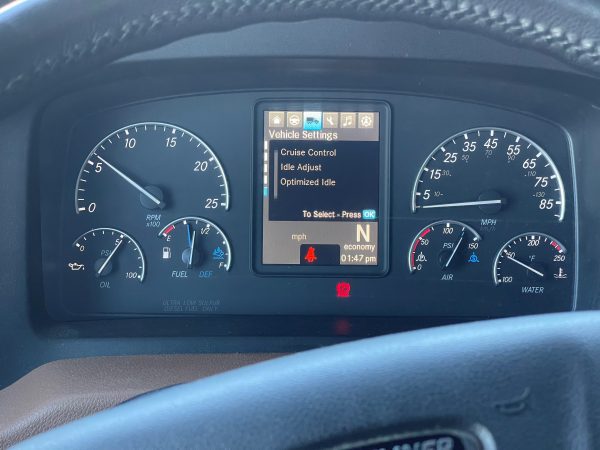 2018 Freightliner Cascadia 126 - Image 9