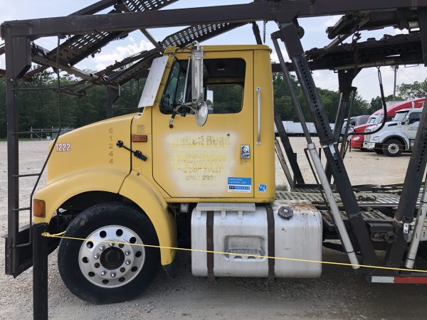 2001 International Transtar F-8100 Car Carrier - Image 2